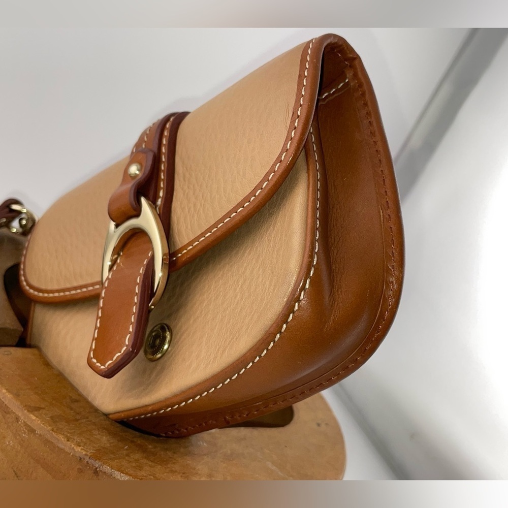 NWOT Dooney & Bourke Small Wristlet Tan With Brown Logo Snap Closure Leather‍‍‍‍ - Picture 2 of 6